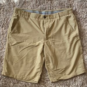 Size 36 Loose fit Under Armour golf shorts